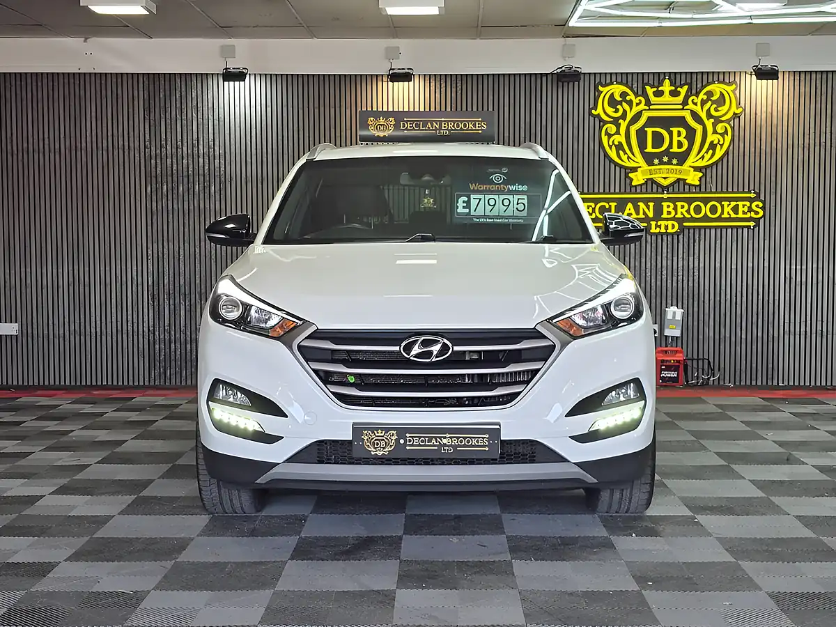 Used 2018 Hyundai Tucson Go! Se White - Interior and Exterior details 8