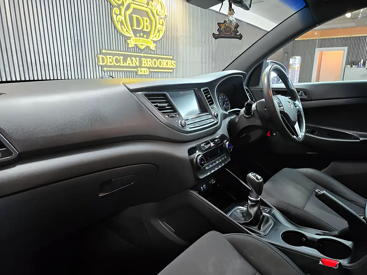 Used 2018 Hyundai Tucson Go! Se White - Interior and Exterior details 9