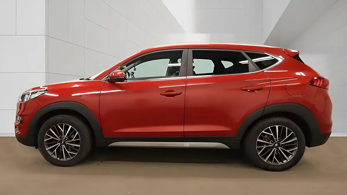 Used 2018 Hyundai Tucson Premium Red - Interior and Exterior details 9