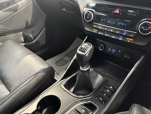 Used 2018 Hyundai Tucson Premium White - Interior and Exterior details 17