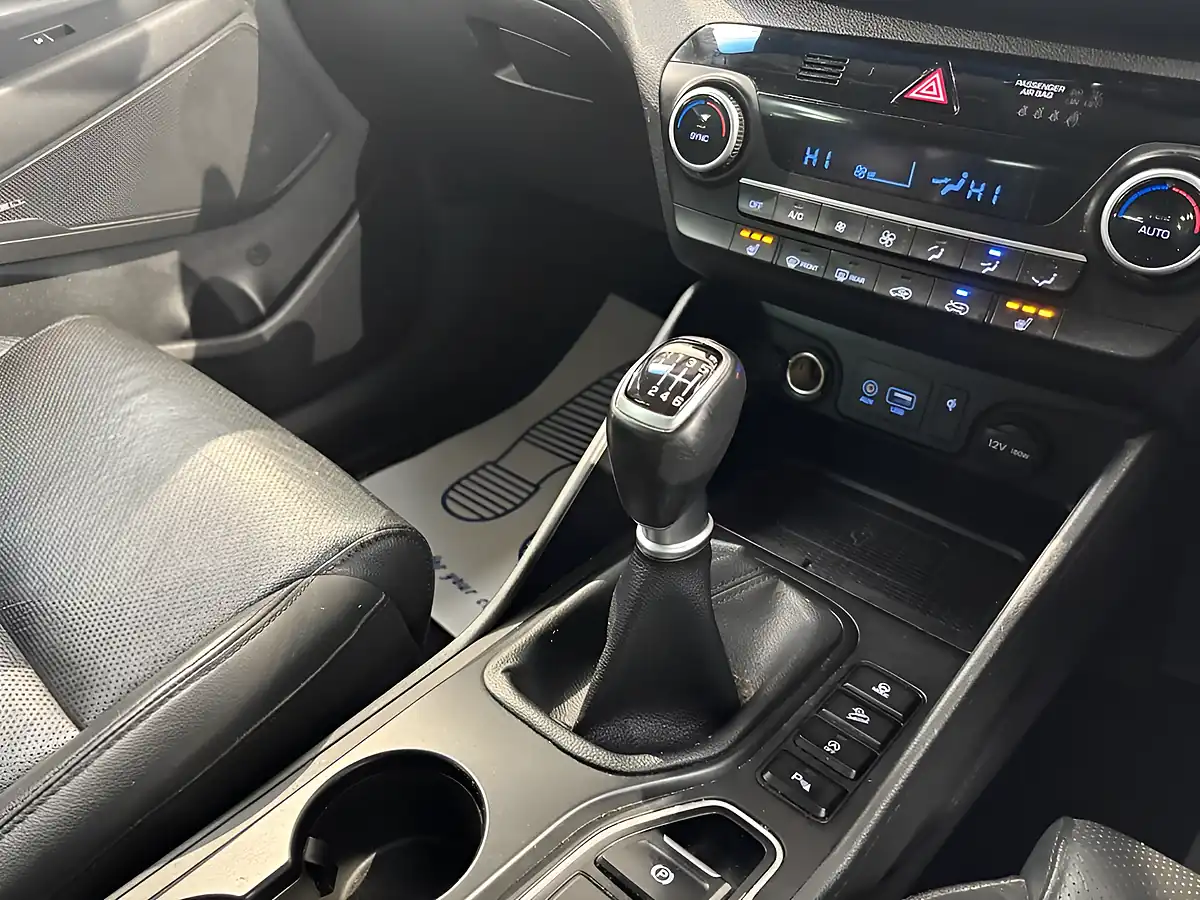 Used 2018 Hyundai Tucson Premium White - Interior and Exterior details 17