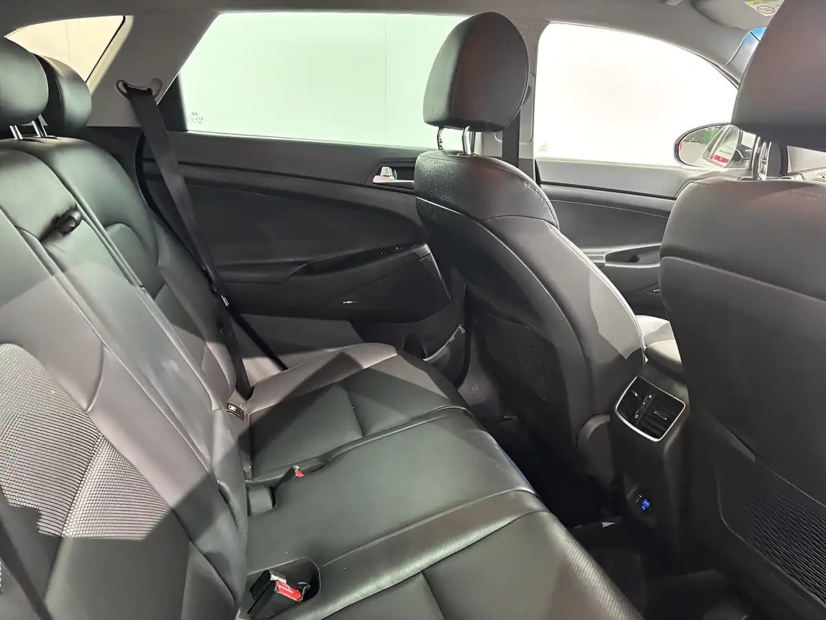 Used 2018 Hyundai Tucson Premium White - Interior and Exterior details 18