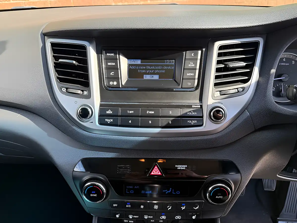 Used 2018 Hyundai Tucson Se Blue - Interior and Exterior details 11