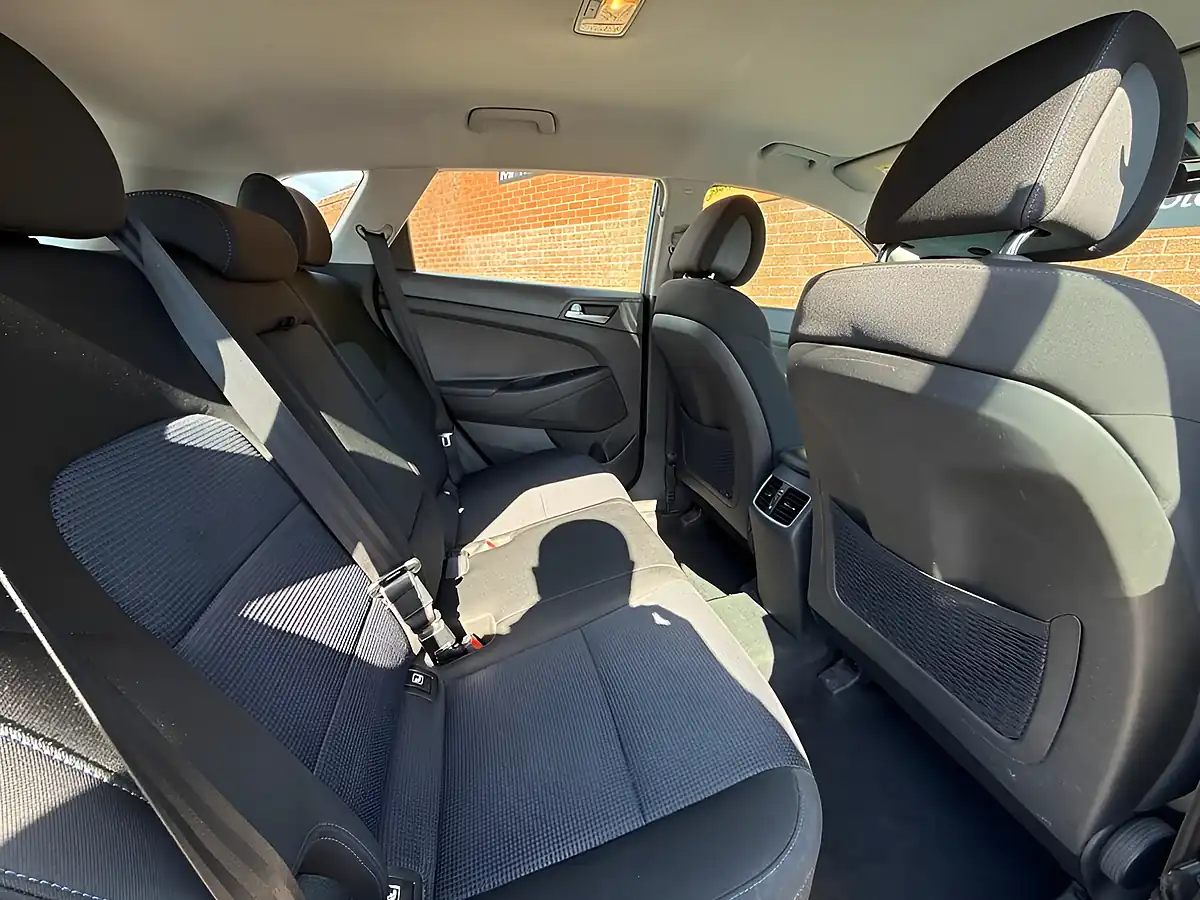 Used 2018 Hyundai Tucson Se Blue - Interior and Exterior details 12