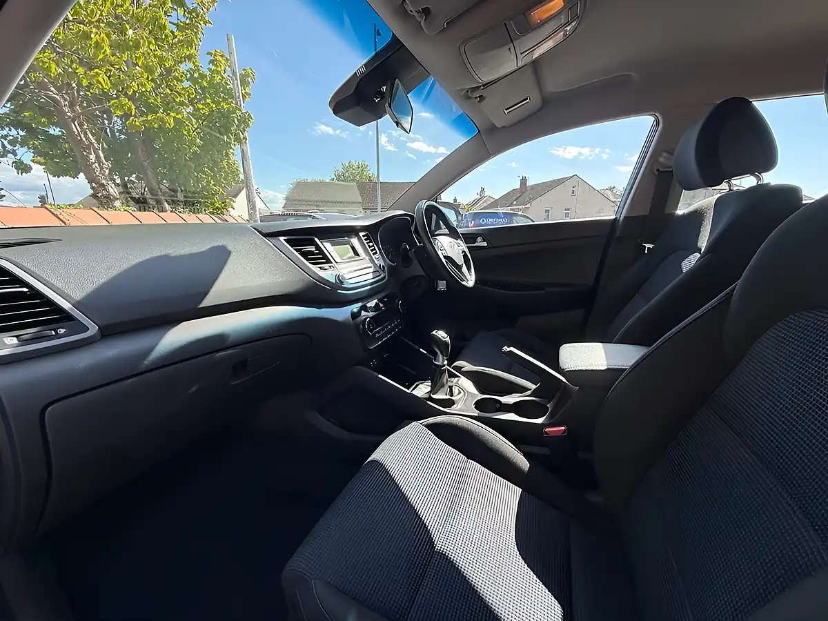 Used 2018 Hyundai Tucson Se Blue - Interior and Exterior details 13