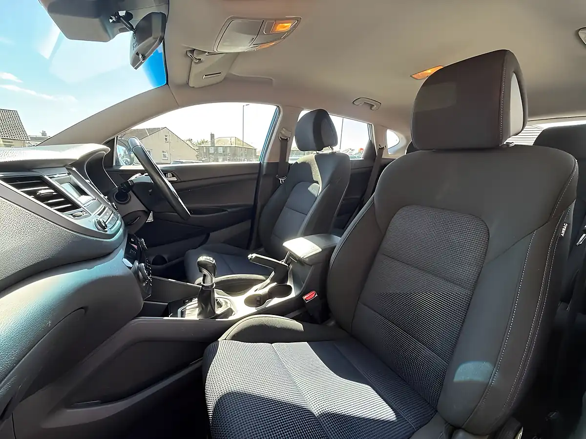 Used 2018 Hyundai Tucson Se Blue - Interior and Exterior details 14