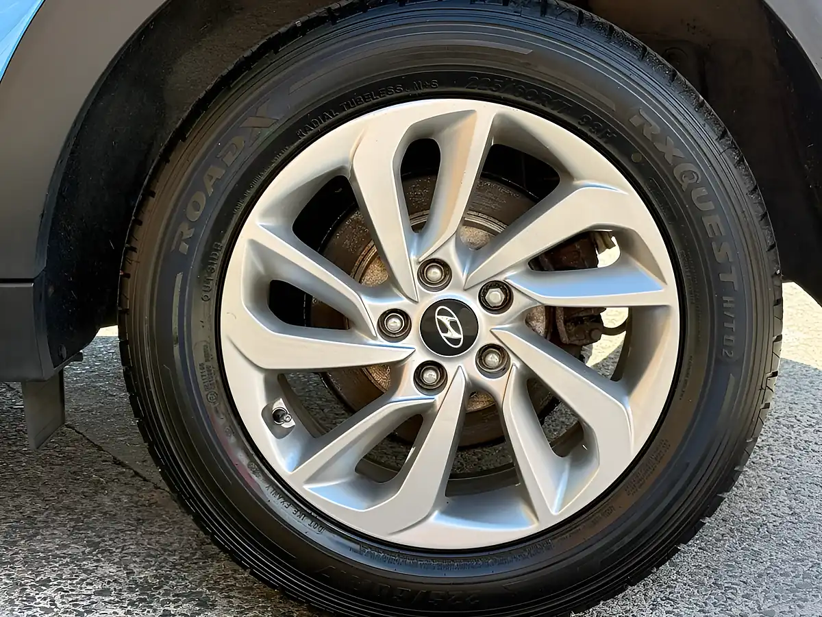 Used 2018 Hyundai Tucson Se Blue - Interior and Exterior details 17