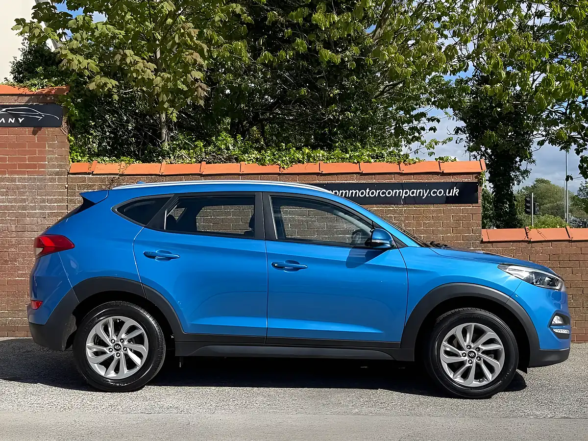 Used 2018 Hyundai Tucson Se Blue - Interior and Exterior details 3