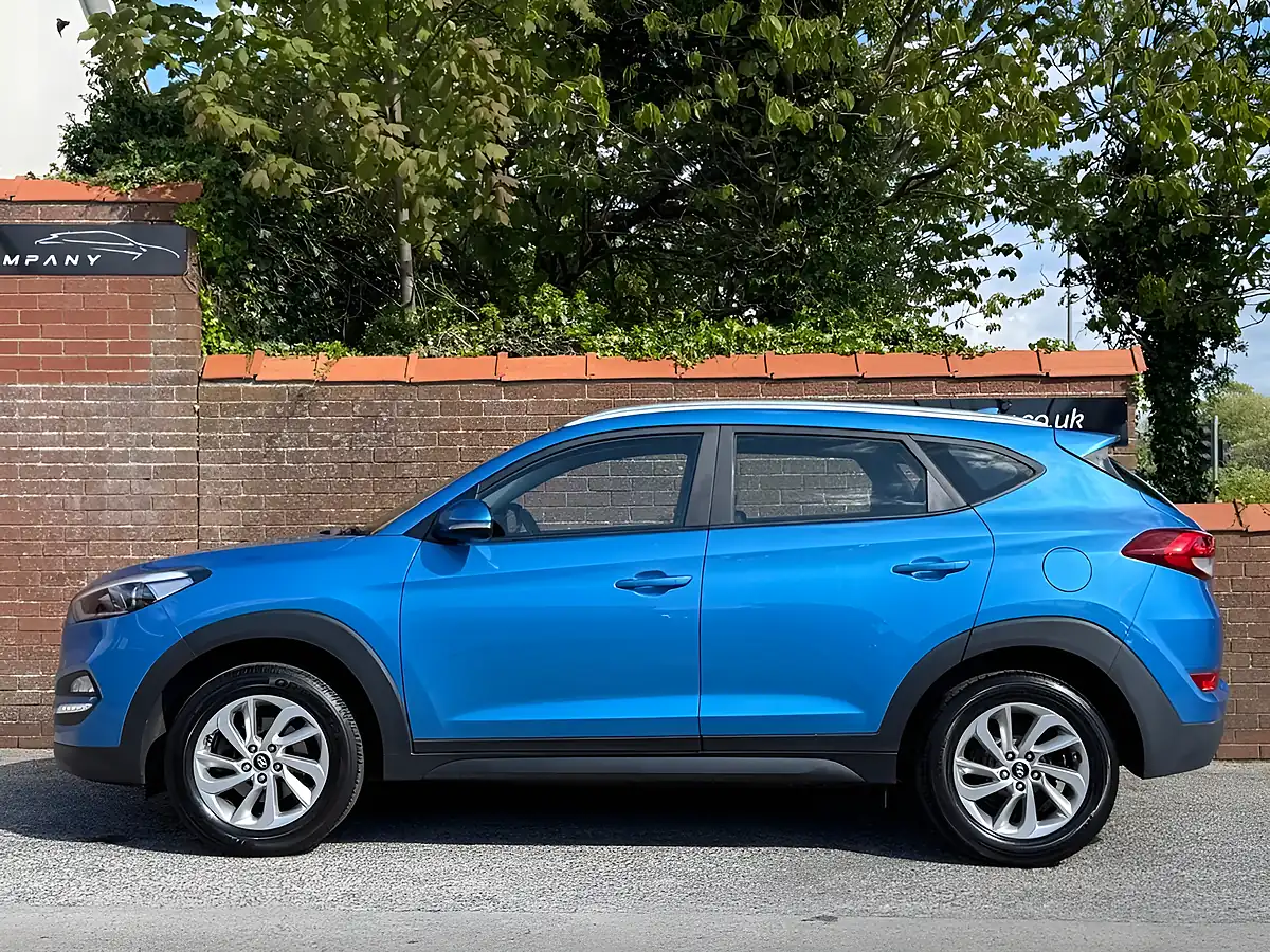Used 2018 Hyundai Tucson Se Blue - Interior and Exterior details 4