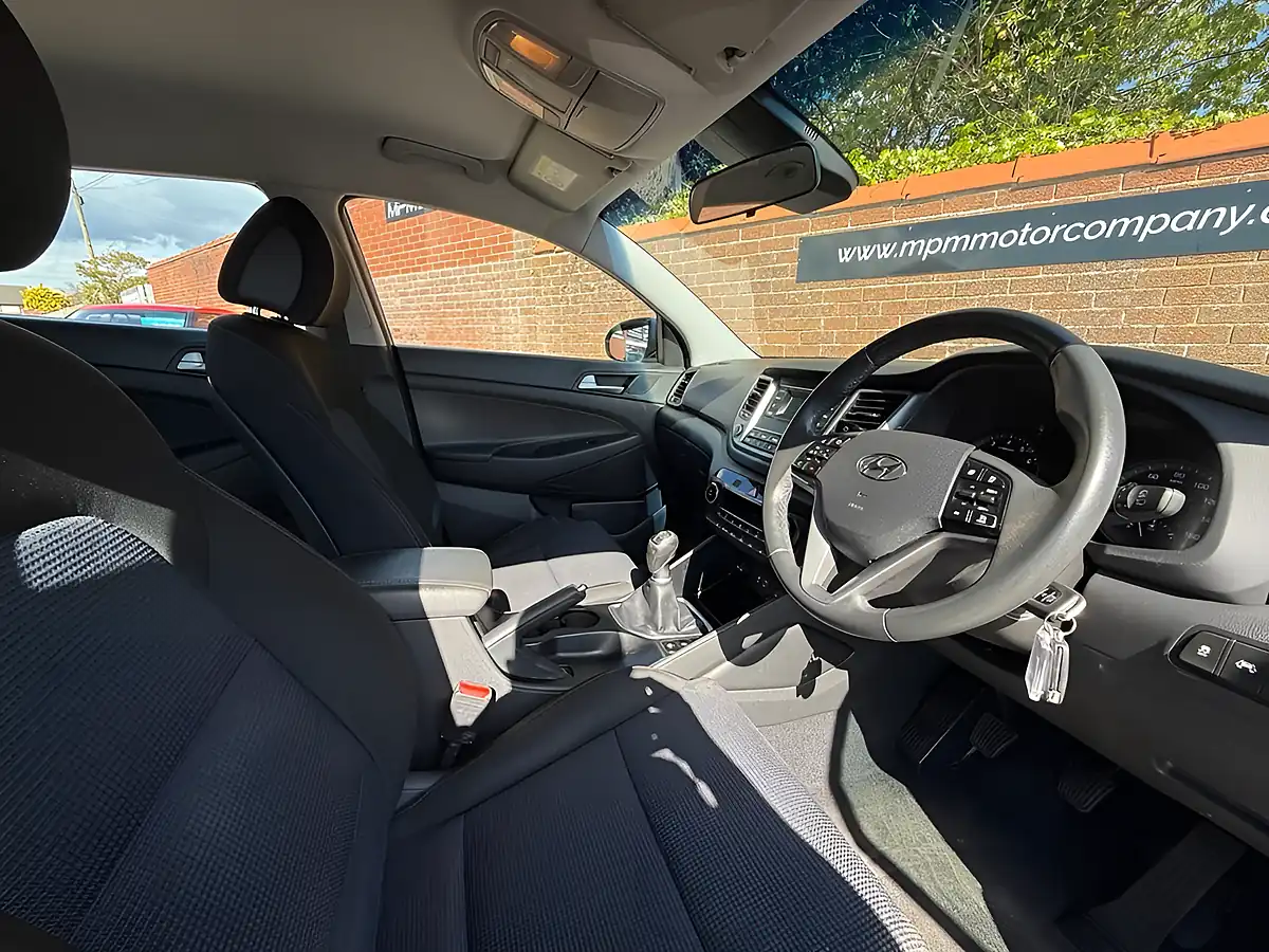 Used 2018 Hyundai Tucson Se Blue - Interior and Exterior details 9