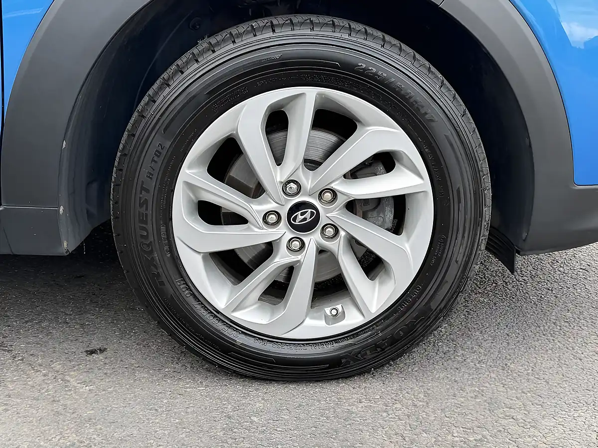 Used 2018 Hyundai Tucson Se Blue - Interior and Exterior details 14