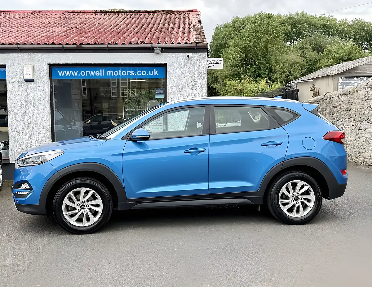 Used 2018 Hyundai Tucson Se Blue - Interior and Exterior details 19