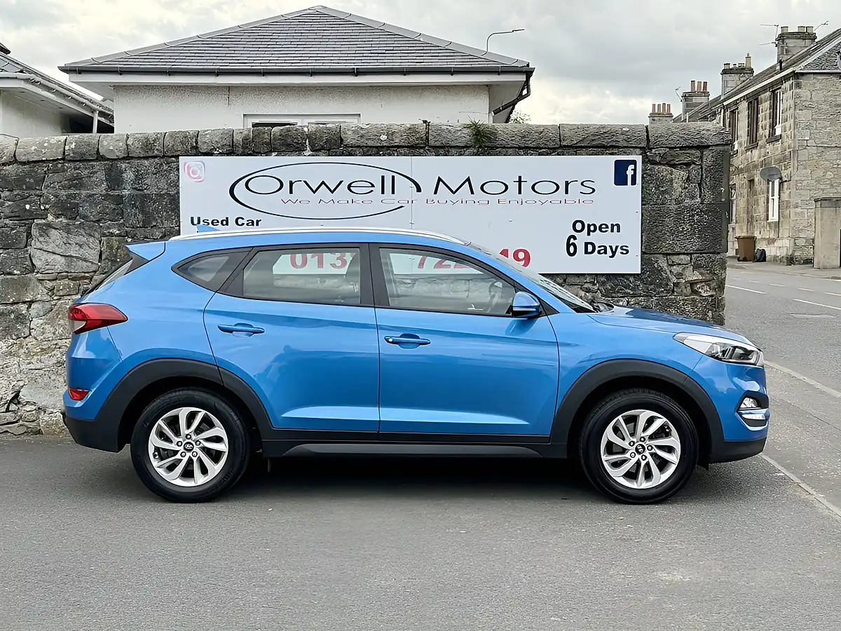 Used 2018 Hyundai Tucson Se Blue - Interior and Exterior details 3