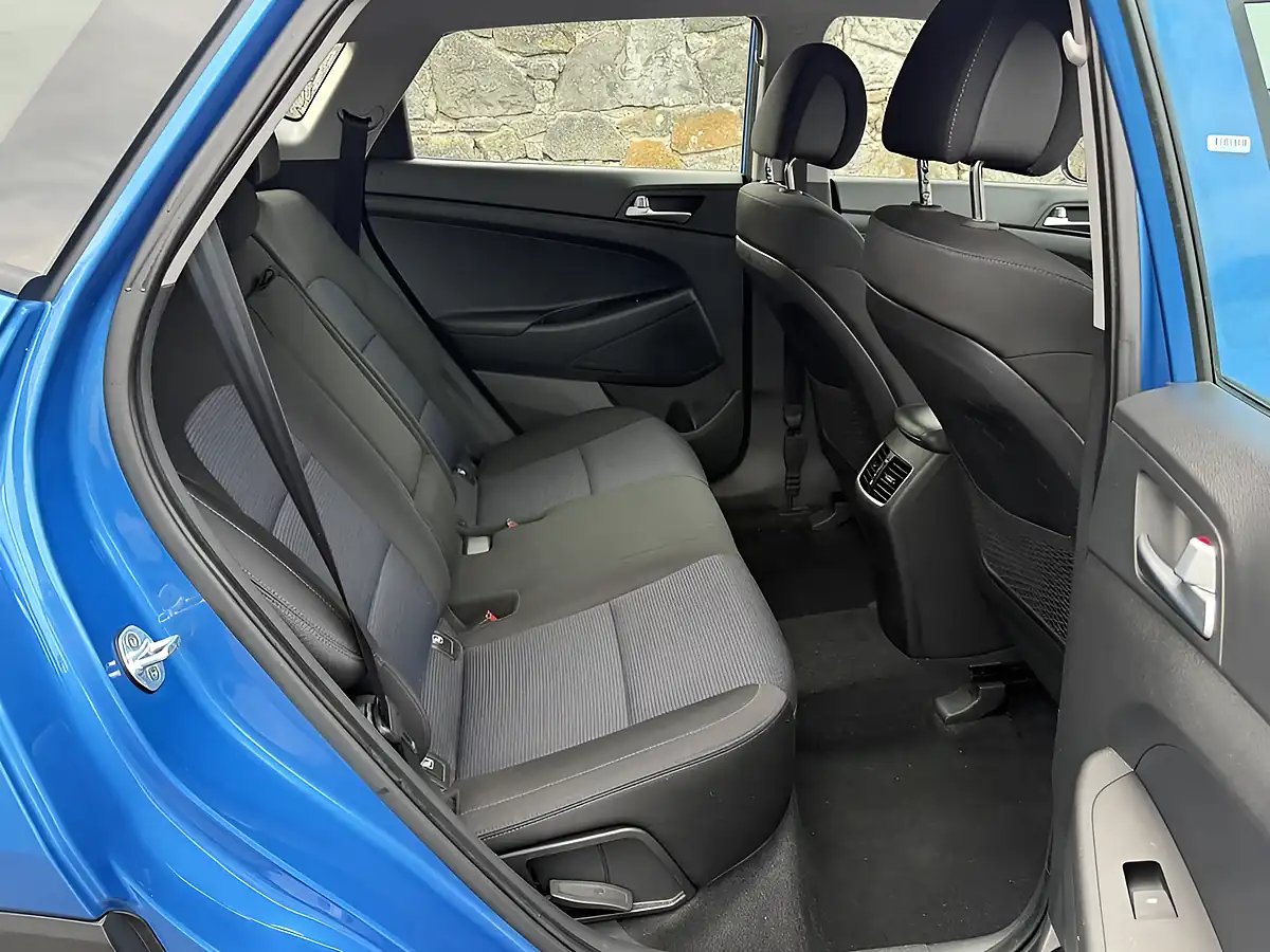 Used 2018 Hyundai Tucson Se Blue - Interior and Exterior details 7