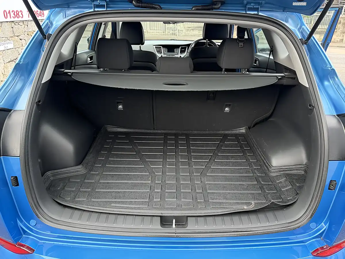 Used 2018 Hyundai Tucson Se Blue - Interior and Exterior details 8