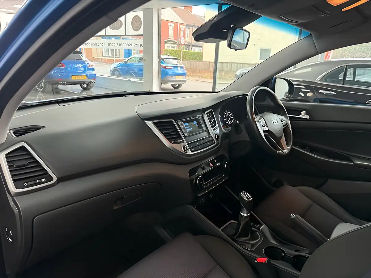 Used 2018 Hyundai Tucson Se Blue - Interior and Exterior details 11