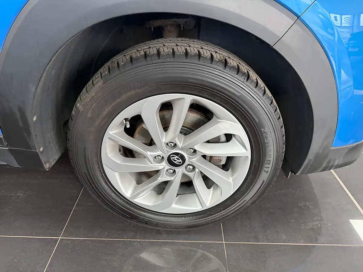 Used 2018 Hyundai Tucson Se Blue - Interior and Exterior details 13
