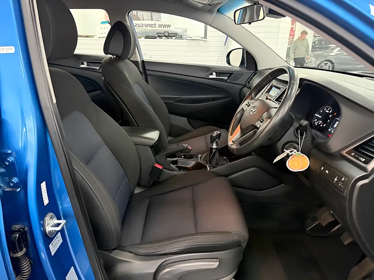 Used 2018 Hyundai Tucson Se Blue - Interior and Exterior details 14