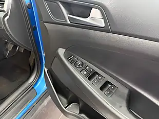 Used 2018 Hyundai Tucson Se Blue - Interior and Exterior details 15