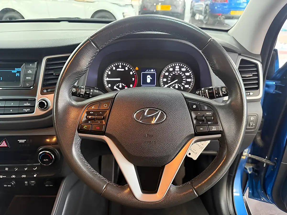 Used 2018 Hyundai Tucson Se Blue - Interior and Exterior details 16