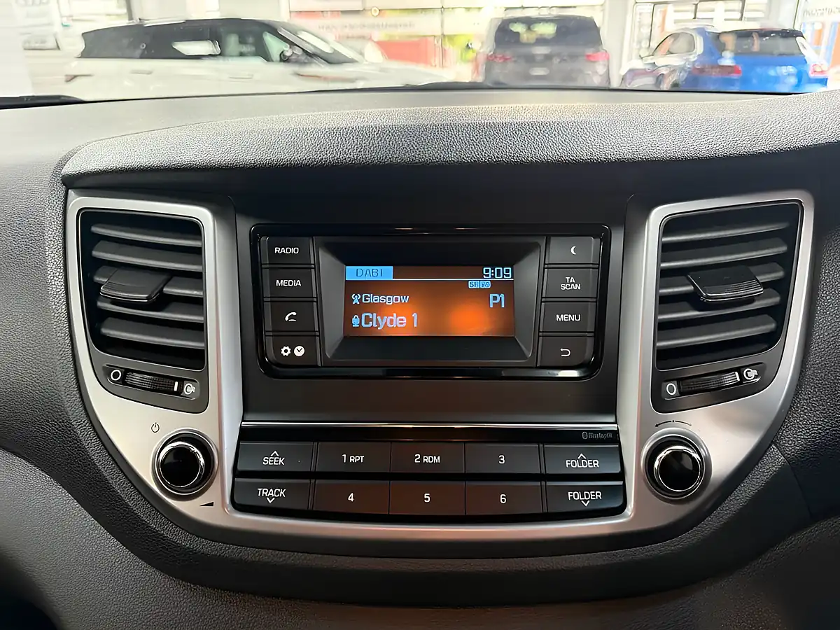 Used 2018 Hyundai Tucson Se Blue - Interior and Exterior details 17