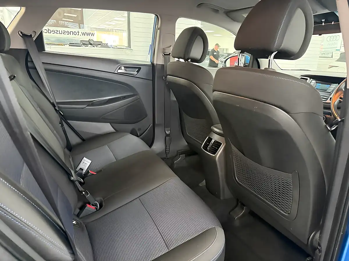Used 2018 Hyundai Tucson Se Blue - Interior and Exterior details 4