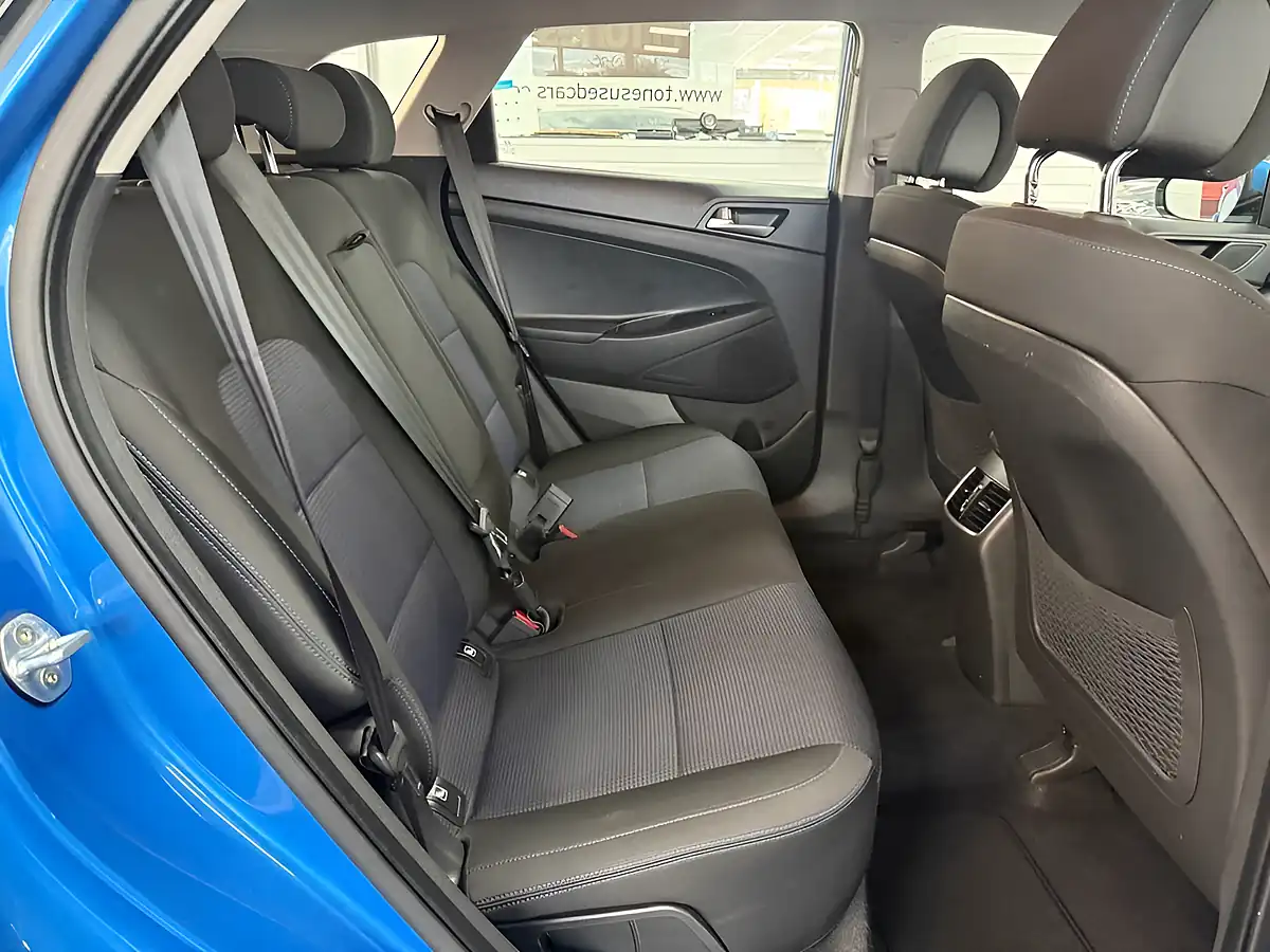 Used 2018 Hyundai Tucson Se Blue - Interior and Exterior details 5