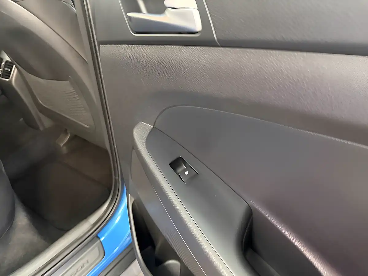 Used 2018 Hyundai Tucson Se Blue - Interior and Exterior details 6