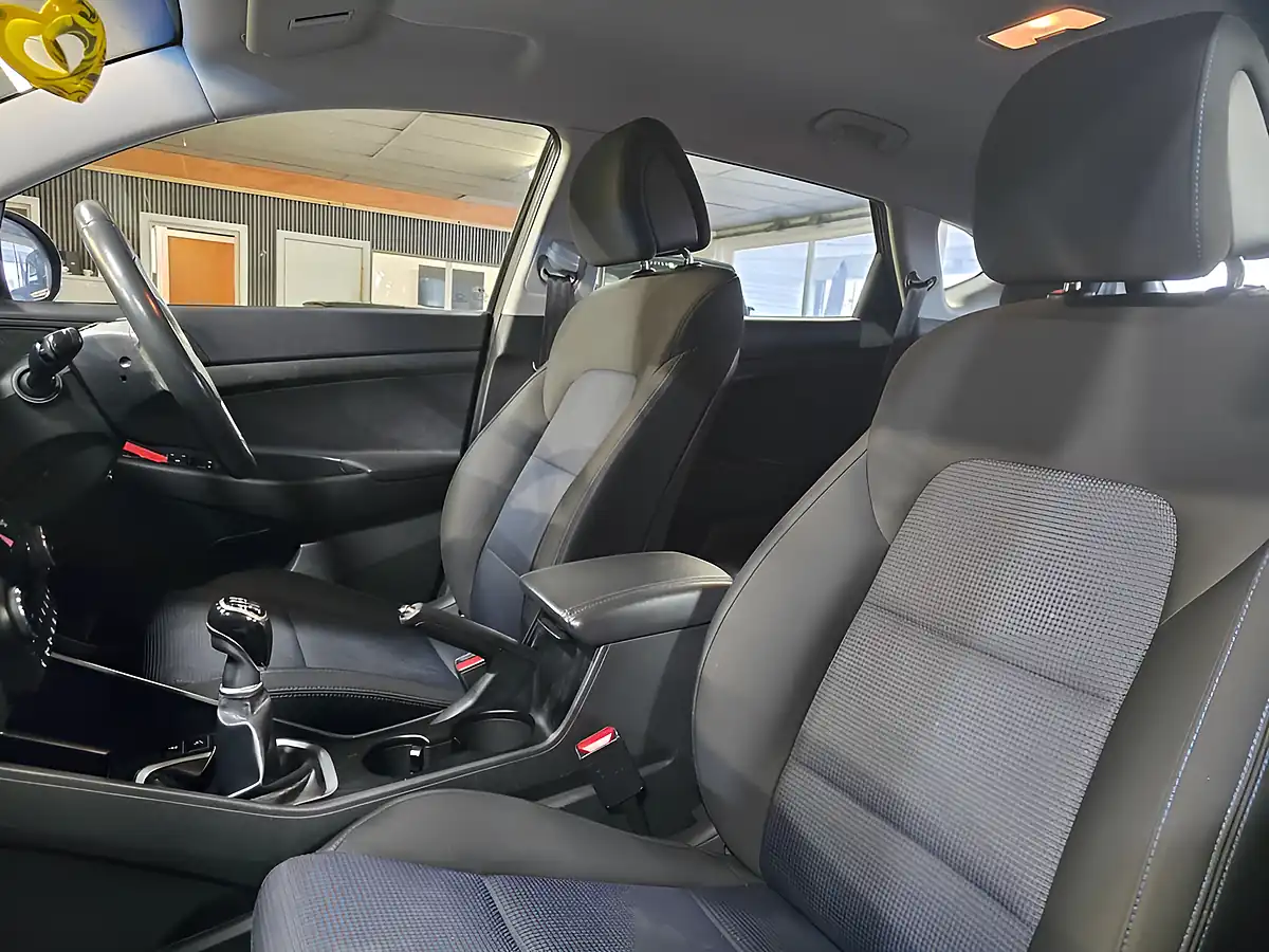 Used 2018 Hyundai Tucson Se Nav Black - Interior and Exterior details 10