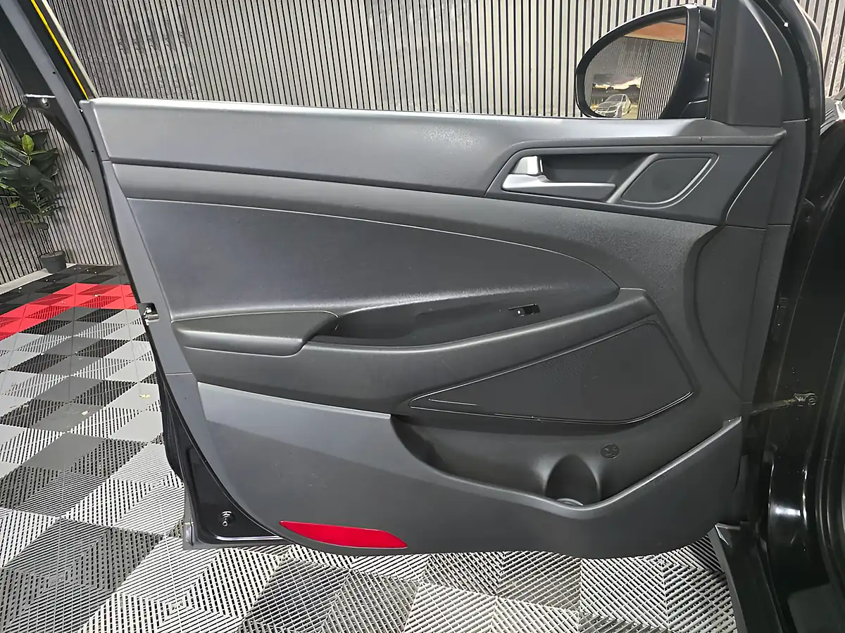 Used 2018 Hyundai Tucson Se Nav Black - Interior and Exterior details 11