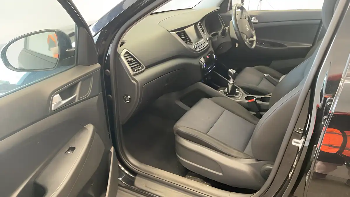 Used 2018 Hyundai Tucson Se Nav Black - Interior and Exterior details 6