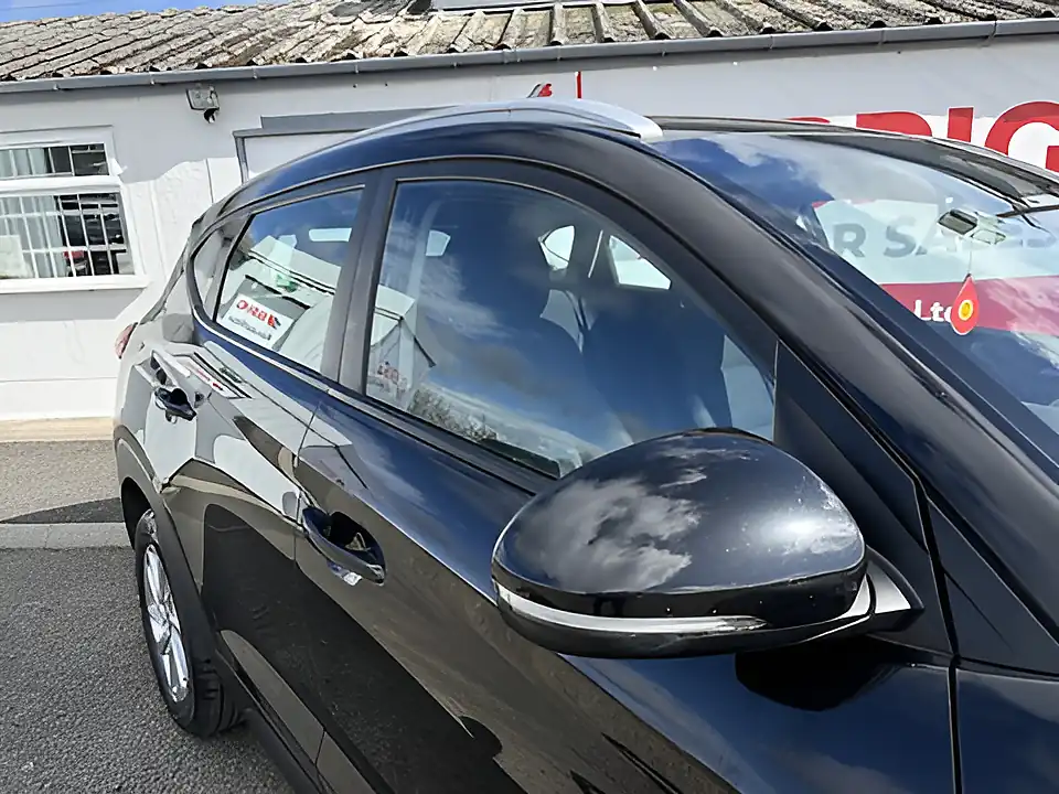 Used 2018 Hyundai Tucson Se Nav Black - Interior and Exterior details 9