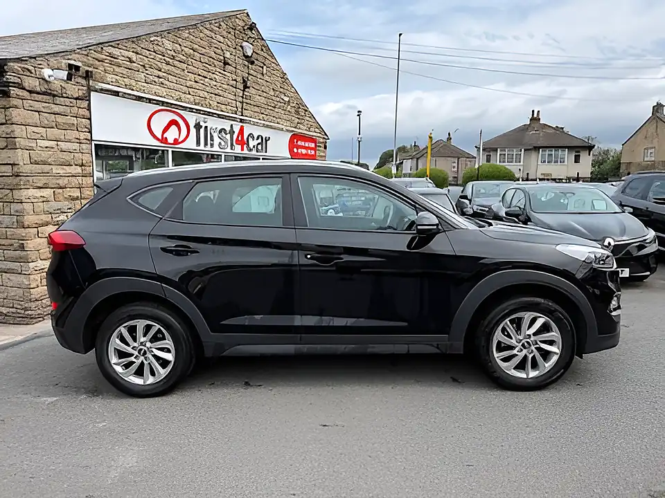 Used 2018 Hyundai Tucson Se Nav Blue Drive Black - Interior and Exterior details 6