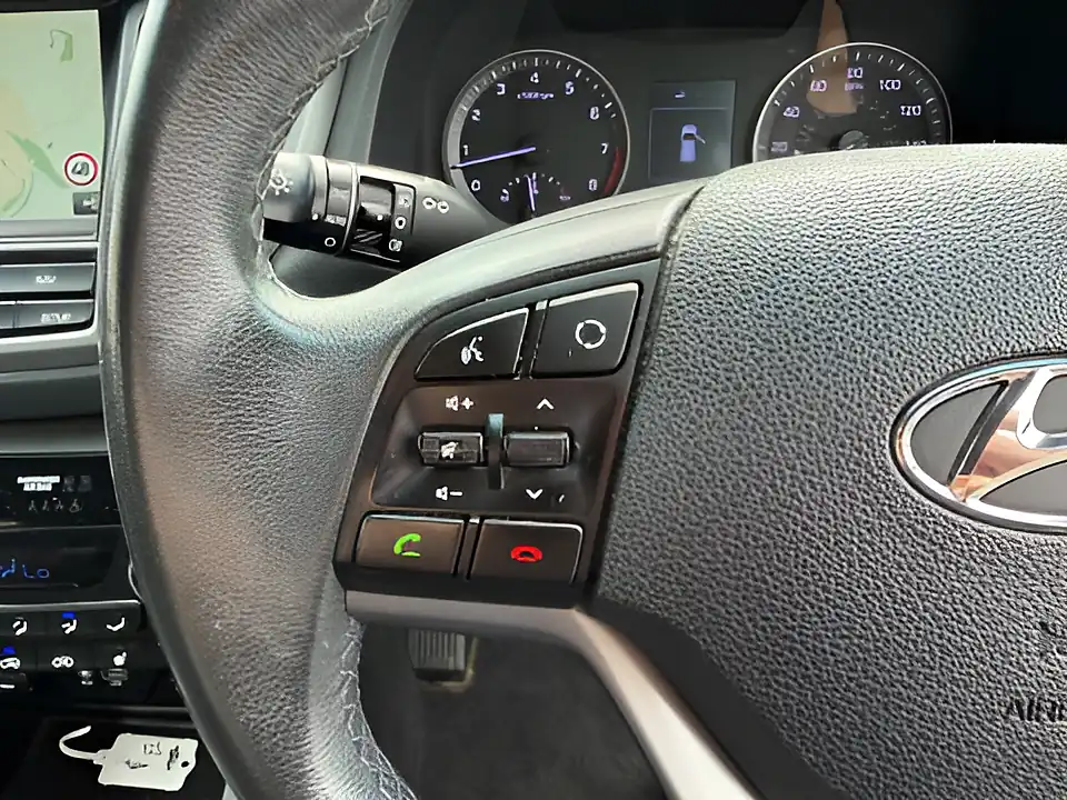 Used 2018 Hyundai Tucson Se Nav Blue Drive Black - Interior and Exterior details 9