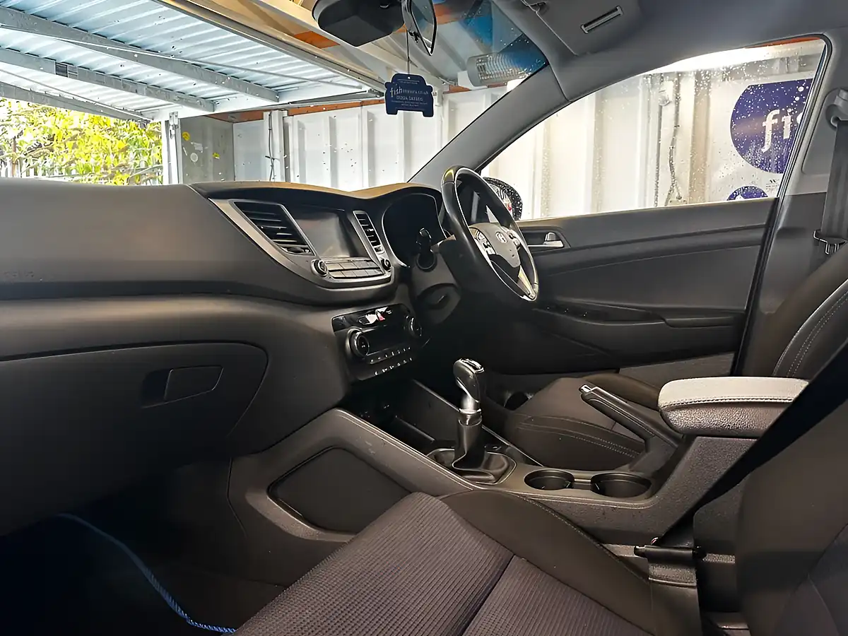 Used 2018 Hyundai Tucson Se Nav Blue - Interior and Exterior details 14