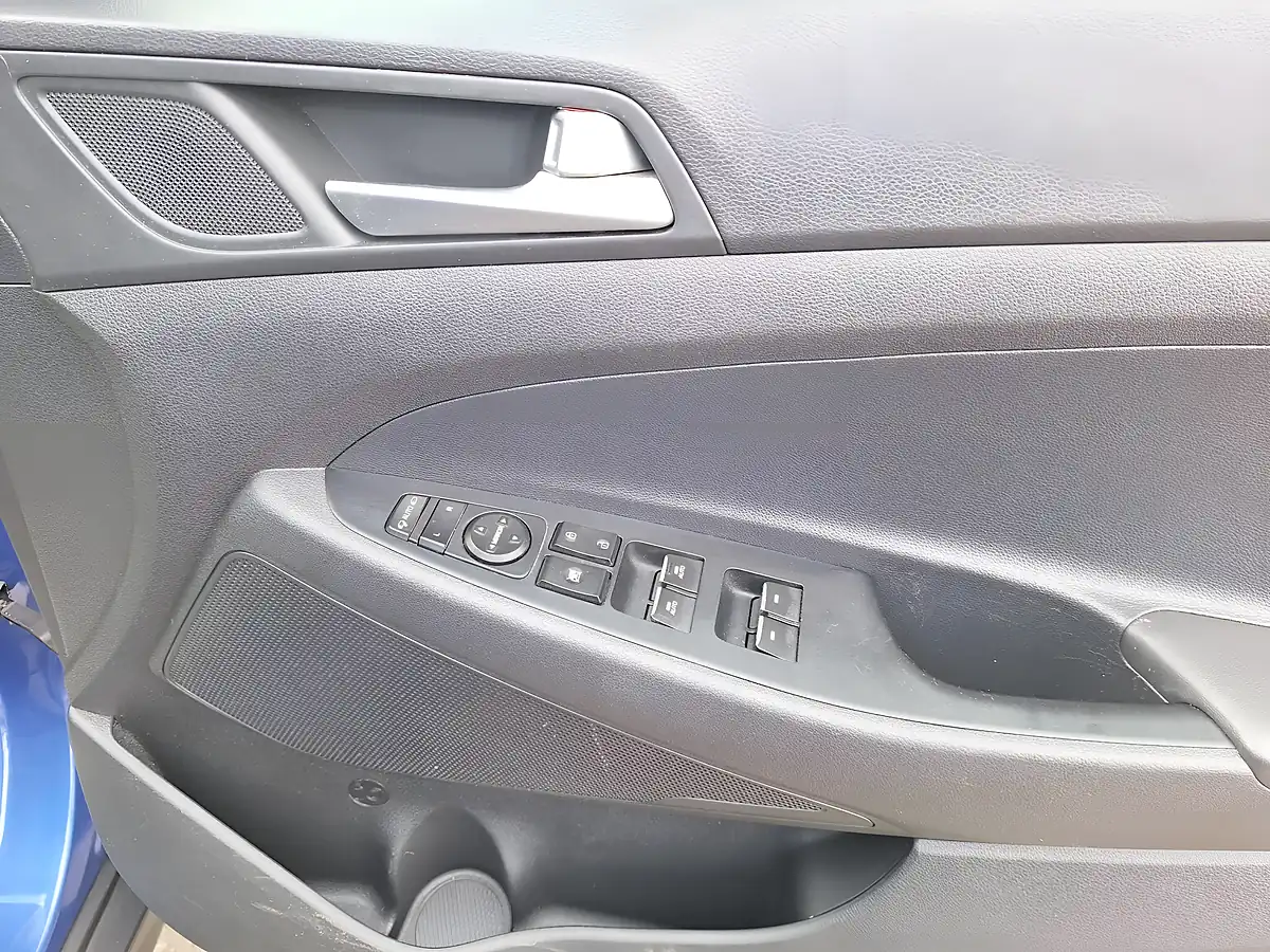 Used 2018 Hyundai Tucson Se Nav Blue - Interior and Exterior details 15