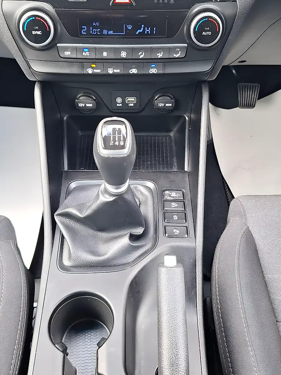 Used 2018 Hyundai Tucson Se Nav Blue - Interior and Exterior details 9