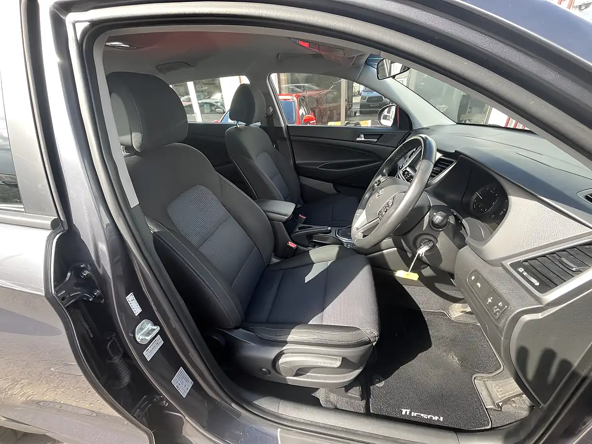 Used 2018 Hyundai Tucson Se Nav Micron Grey - Interior and Exterior details 3