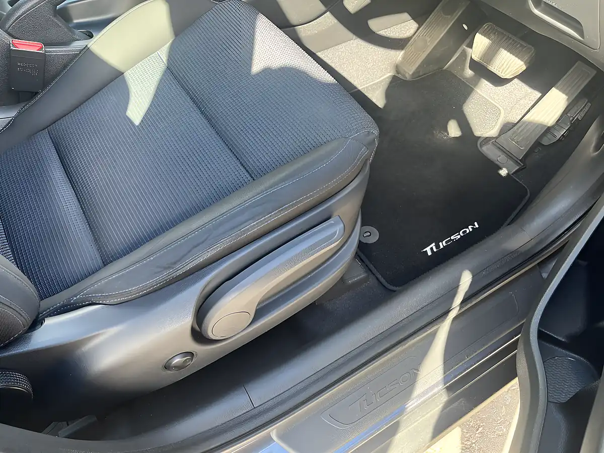 Used 2018 Hyundai Tucson Se Nav Micron Grey - Interior and Exterior details 7