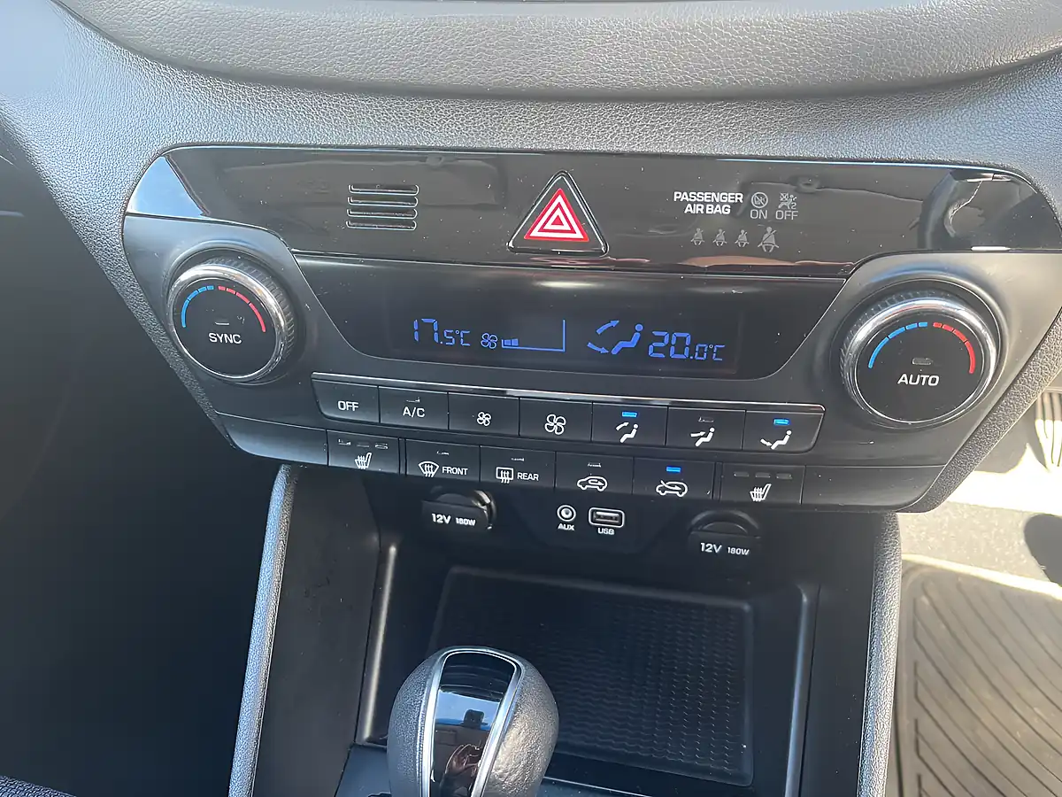 Used 2018 Hyundai Tucson Se Nav Micron Grey - Interior and Exterior details 9