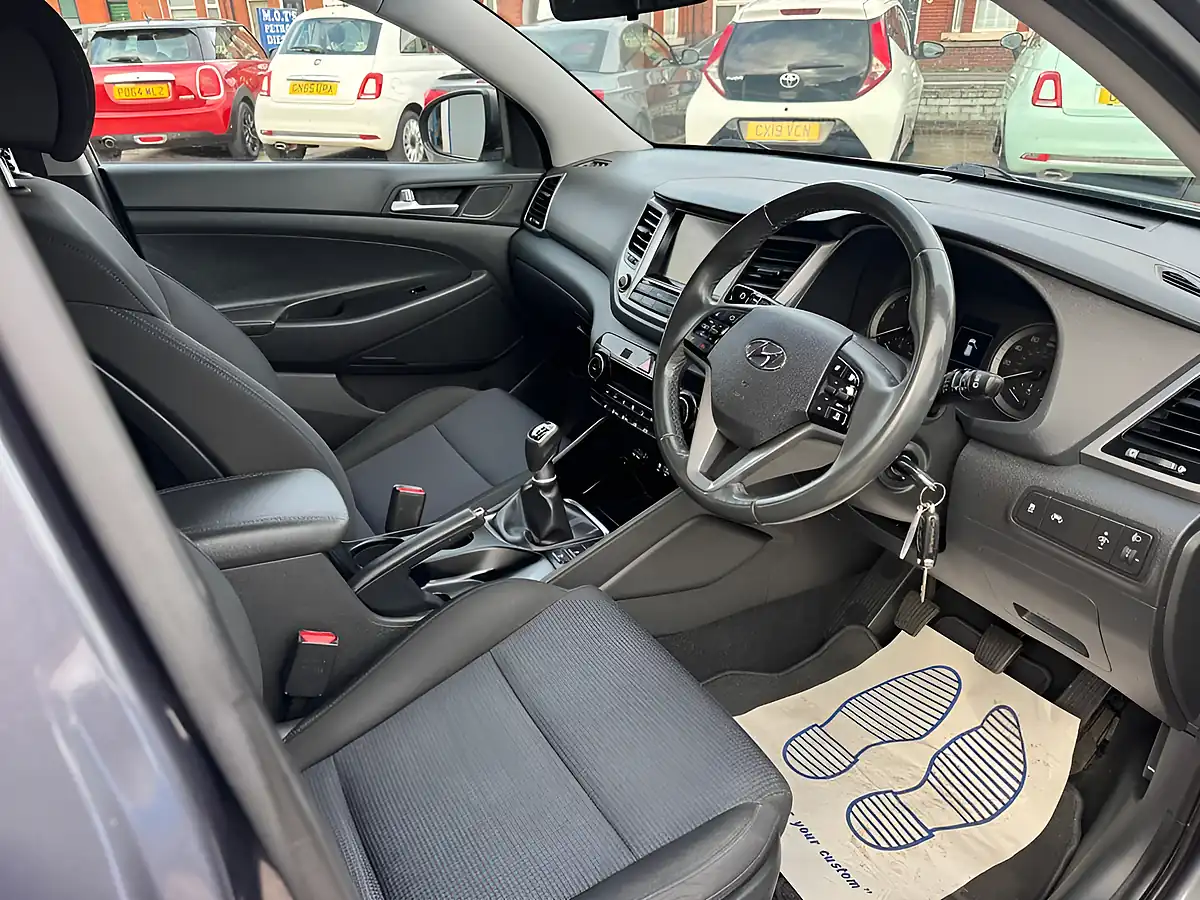 Used 2018 Hyundai Tucson Se Nav Micron Grey - Interior and Exterior details 6
