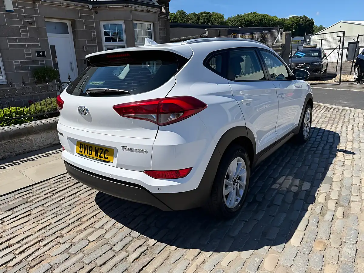 Used 2018 Hyundai Tucson Se Nav Polar White - Interior and Exterior details 12