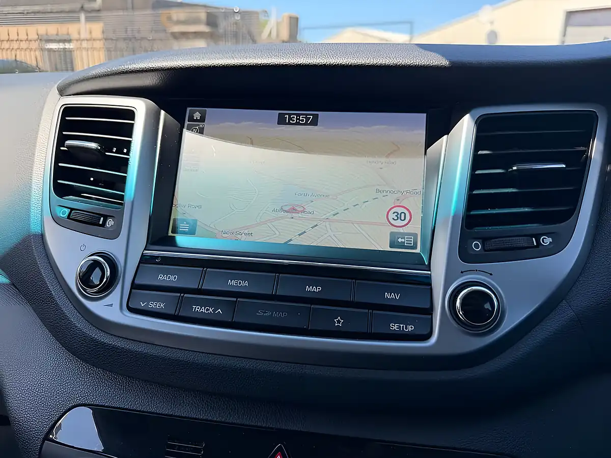 Used 2018 Hyundai Tucson Se Nav Polar White - Interior and Exterior details 17
