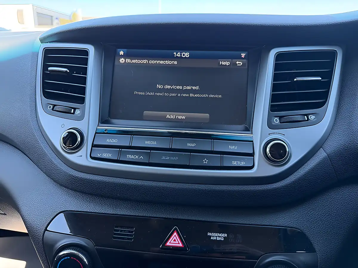 Used 2018 Hyundai Tucson Se Nav Polar White - Interior and Exterior details 18