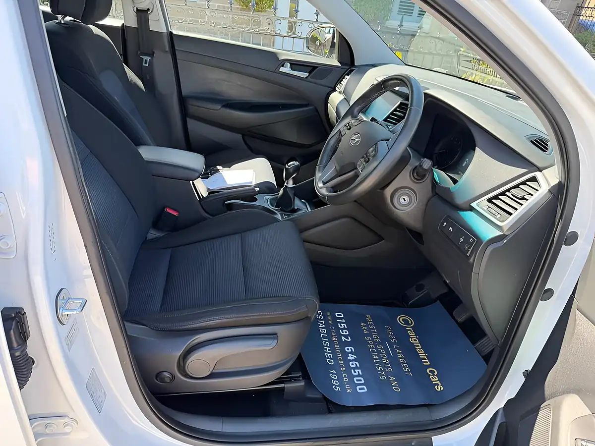 Used 2018 Hyundai Tucson Se Nav Polar White - Interior and Exterior details 2