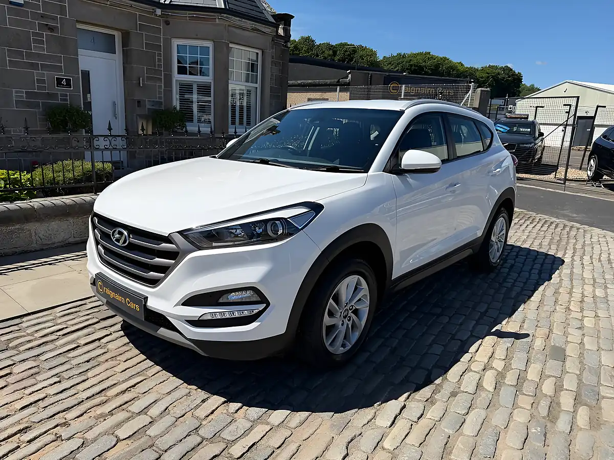 Used 2018 Hyundai Tucson Se Nav Polar White - Interior and Exterior details 3