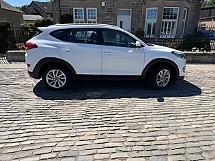 Used 2018 Hyundai Tucson Se Nav Polar White - Interior and Exterior details 4