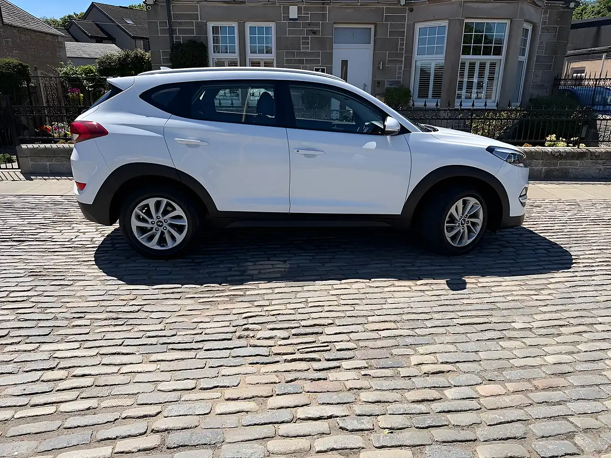 Used 2018 Hyundai Tucson Se Nav Polar White - Interior and Exterior details 4