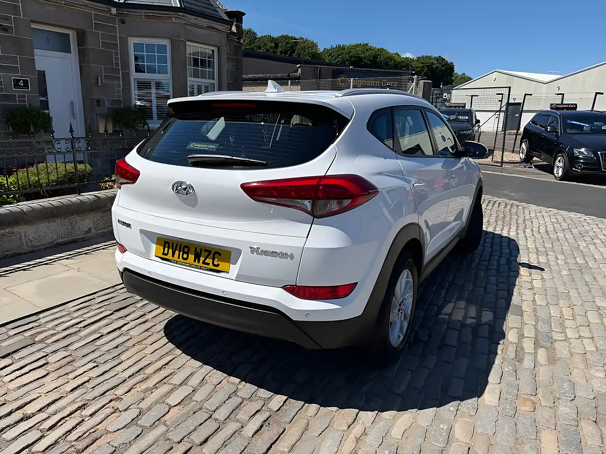 Used 2018 Hyundai Tucson Se Nav Polar White - Interior and Exterior details 5