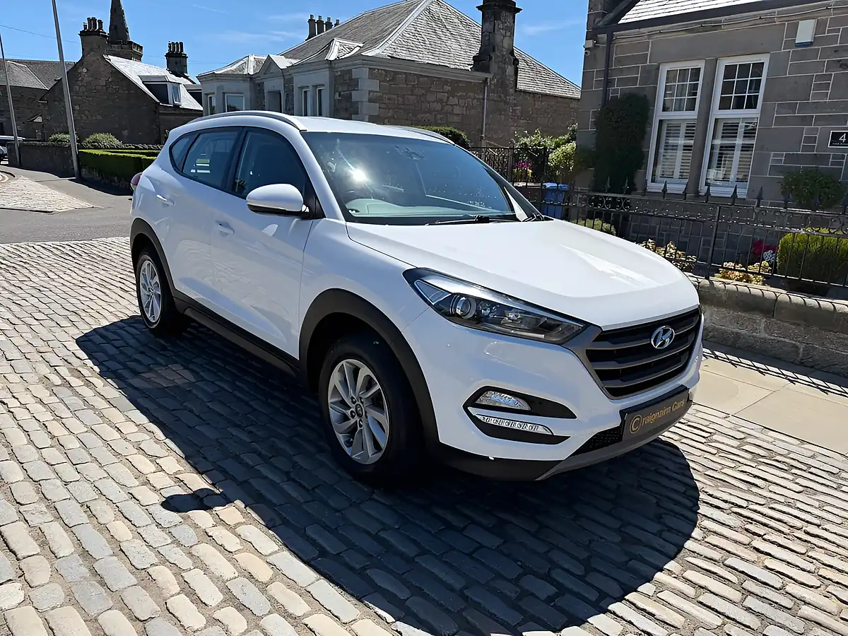 Used 2018 Hyundai Tucson Se Nav Polar White - Interior and Exterior details 6